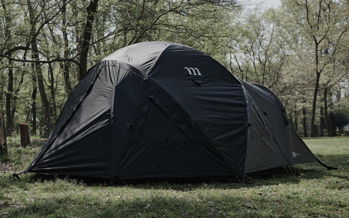 ムラコ(muraco)のおすすめ黒テント5選！黒ギアキャンプを楽しもう | キャンプルック CAMPLOOK