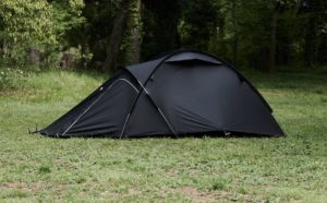 【黒ギアキャンプ】黒いテントを徹底比較！ブラックテントをブランド/サイズ別に紹介 | キャンプルック CAMPLOOK